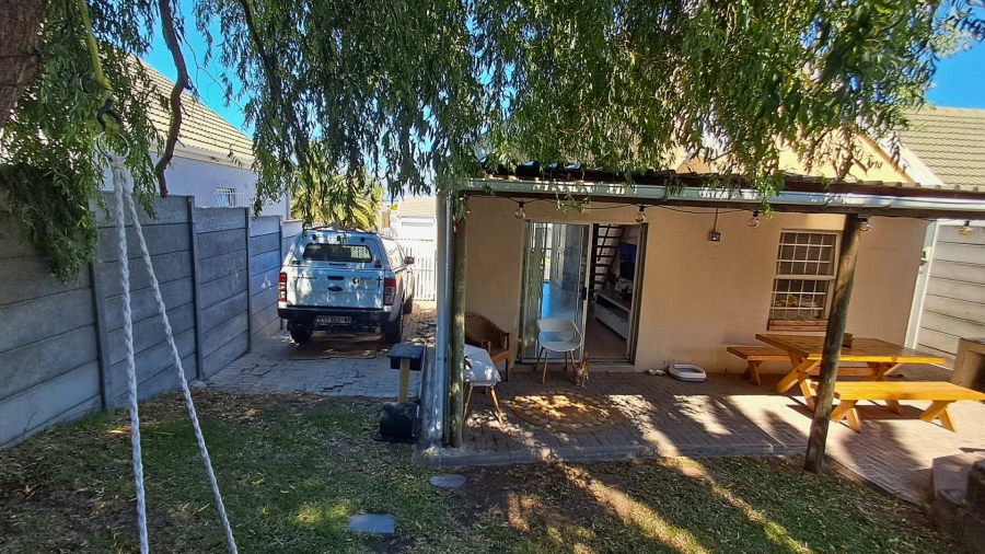 3 Bedroom Property for Sale in De Oude Spruit Western Cape